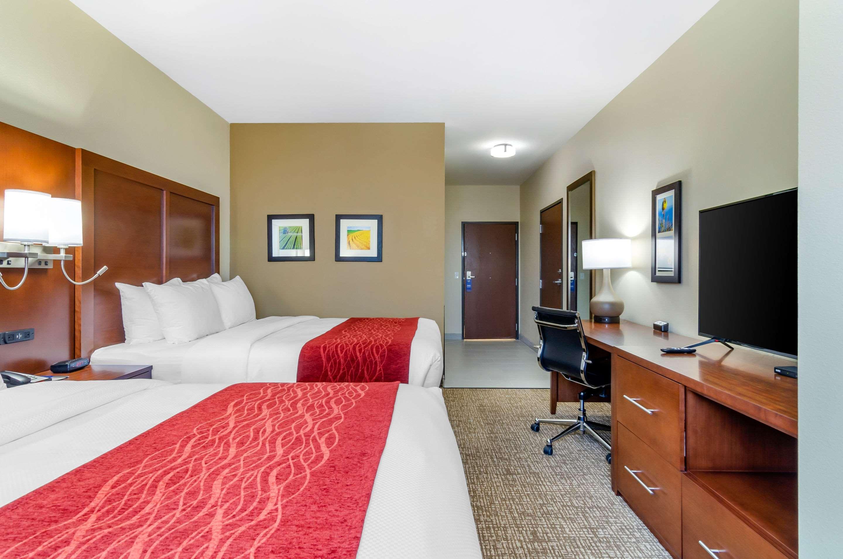 Comfort Inn & Suites Salina North Exterior foto