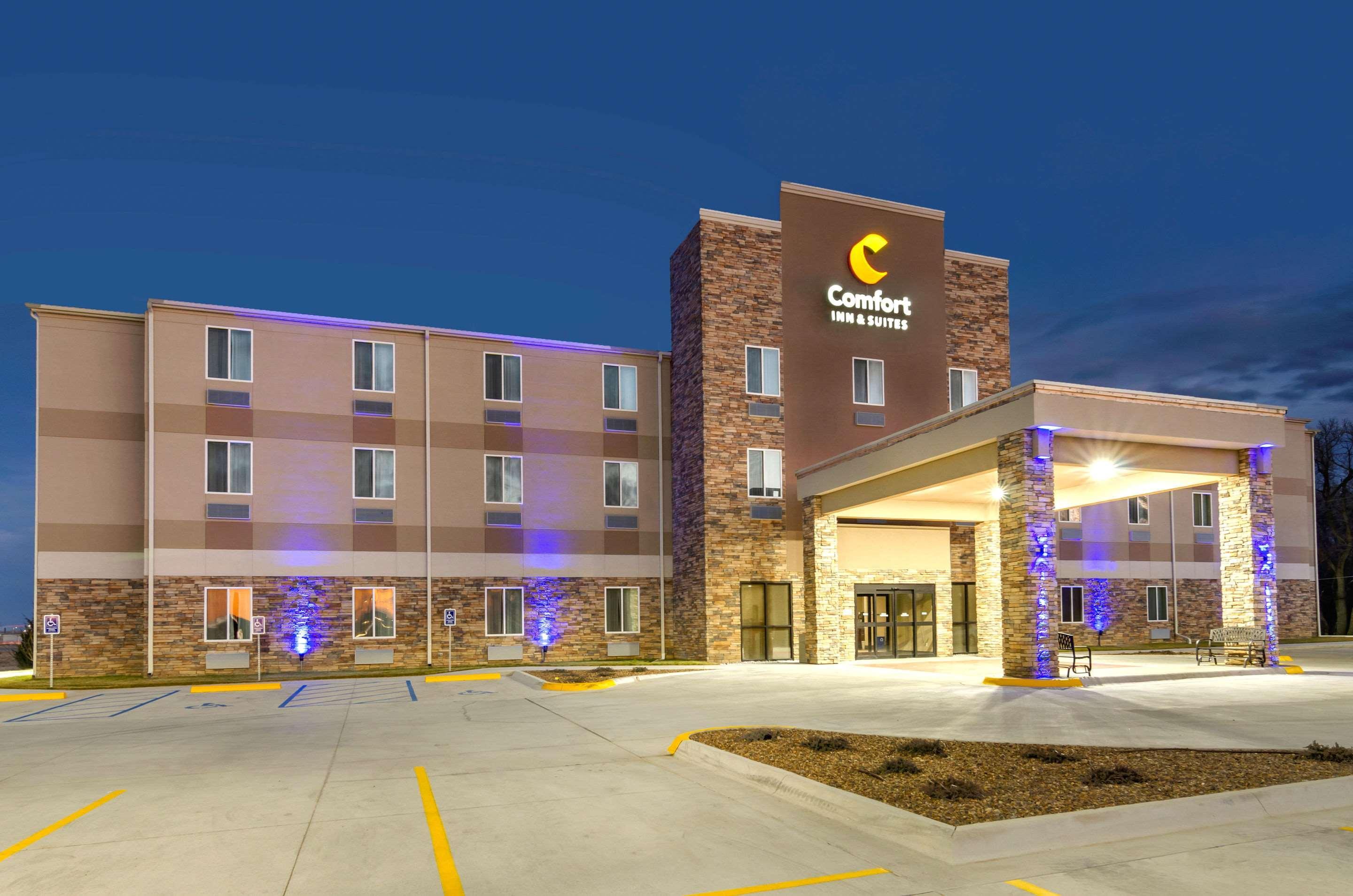 Comfort Inn & Suites Salina North Exterior foto