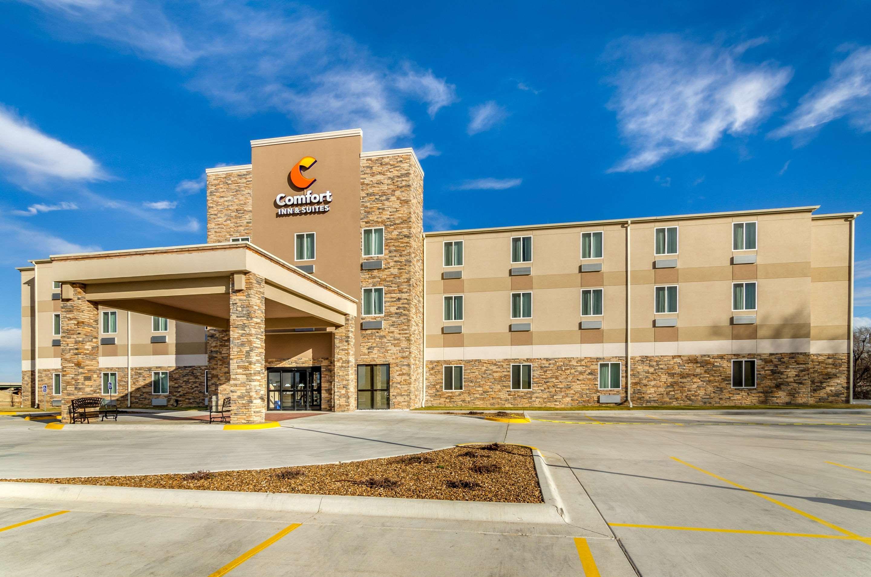 Comfort Inn & Suites Salina North Exterior foto